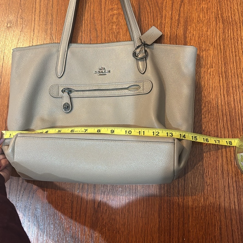 Coach leather tote - Picture 7 of 8